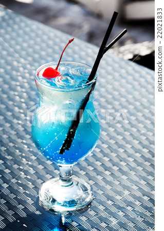 Cocktail blue lagoon 22021833
