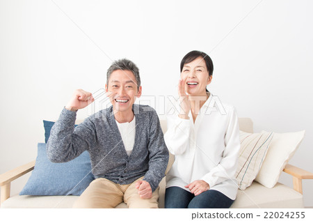 Couples to cheer 22024255