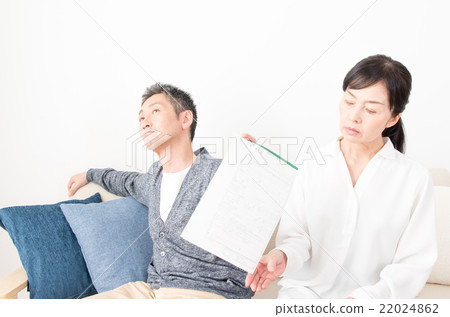 一對夫婦離婚通知 22024862