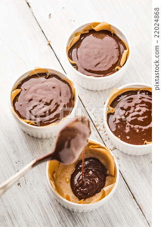 Chocolate fondant preparation top view 22024868