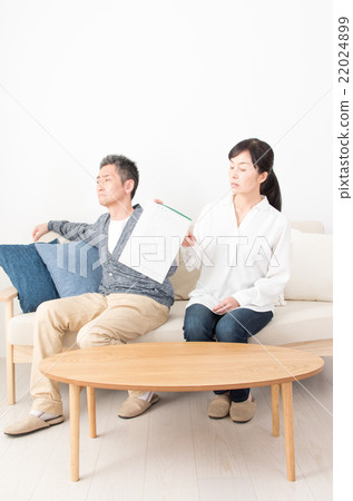 A couple with divorce notification 22024899