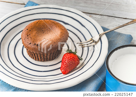 Chocolate fondant on the plate with strawberry  22025147