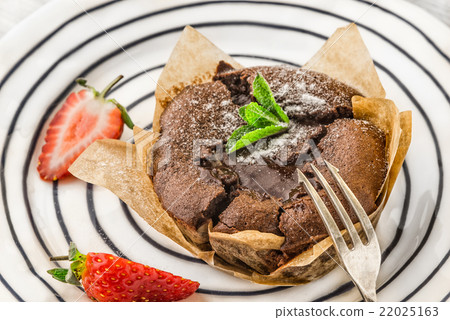 Chocolate fondant  with strawberry and mint 22025163
