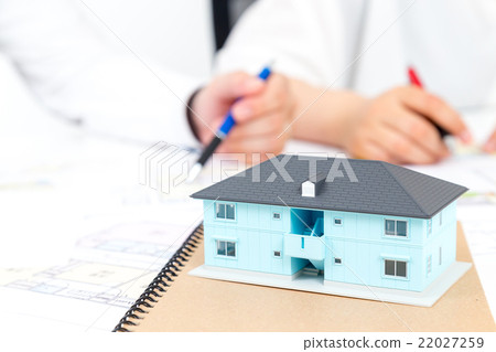 Couple male and female My home plan housing consultation consumption tax increase pre-emptive demand demand copy space space newlywed couple 22027259