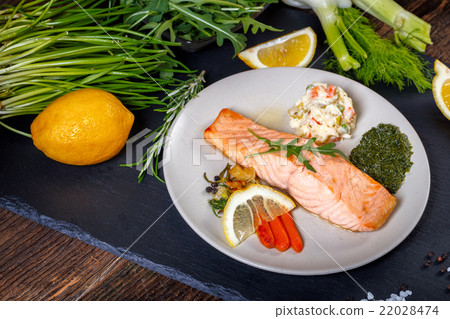 grilled Salmon with lemon, herbs and pesto 22028474