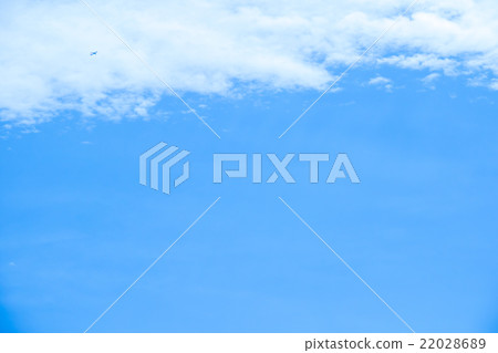 春天天空白色雲彩和藍天背景材料複製空間字符空間積雲圖像 春天天空白色雲彩和藍天背景材料複製空間字符空間積雲圖像 22028689