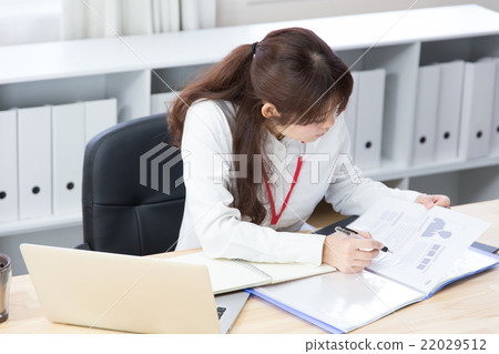 OL Portrait · Desk Work 22029512