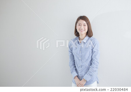 休閒人像·白牆 22030484