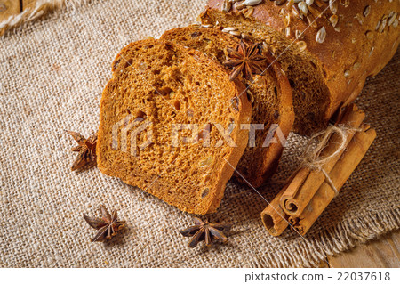 rye bread 22037618