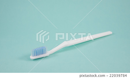 The clean white toothbrush for brushing the teeth. 22039784