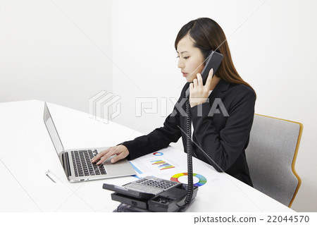 Female in her twenties Young OL office Telephone compatible scene Female in her twenties Young OL office Telephone compatible scene 22044570
