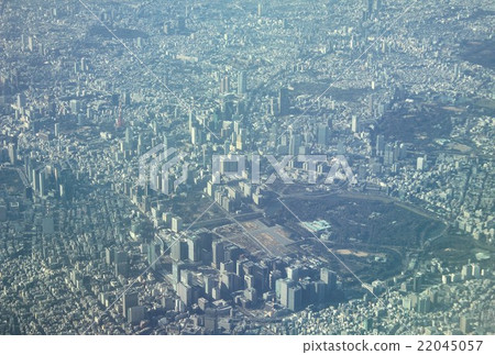 皇宮周圍的東京中心區俯瞰著東京的晴空 22045057