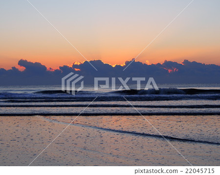在海灘上的日出 22045715