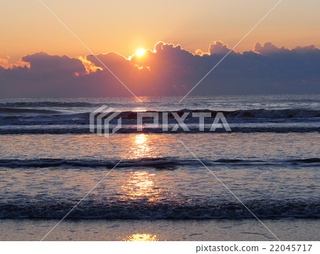 在海灘上的日出 22045717