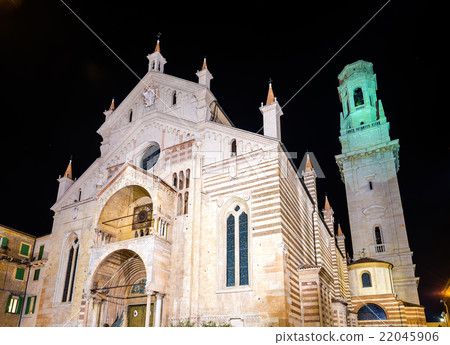 Santa Maria Matricolare Cathedral of Verona - 22045906