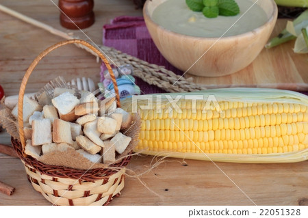 Corn soup of delicious and fresh corn . 22051328