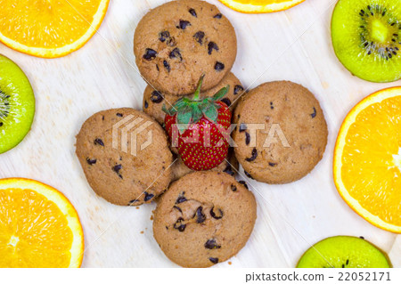 chocolate chip cookies 22052171