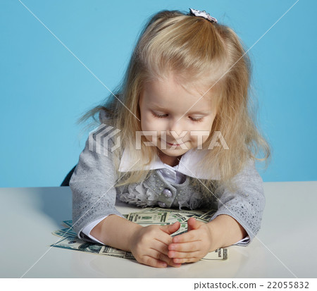 little child with dollars on table 22055832