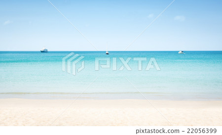 beautiful beach 22056399