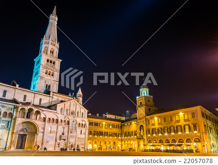 Cathedral and Town Hall of Modena - Italy Cathedral and Town Hall of Modena - Italy 22057078