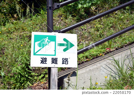 Tall evacuation 22058170