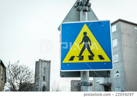 Pedestrian crossing sign in a big city 22059297