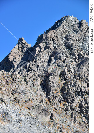 登山者攀登到Yarugadake 22059488