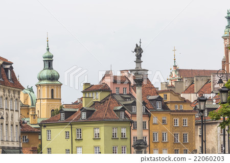 Old town in Warsaw, Poland. The Royal Castle  22060203
