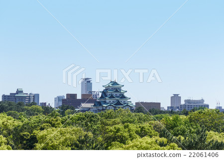 名古屋城堡和Meijo公園和大廈和藍天4月樹 名古屋城堡和Meijo公園和大廈和藍天4月樹 22061406