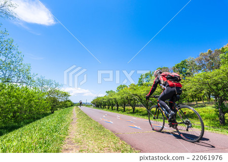 玉川新鮮的綠色自行車道 22061976