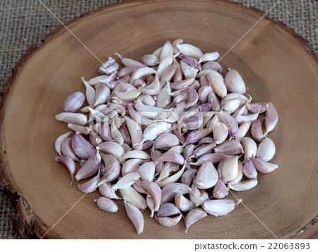 Garlic, broken into small pieces . Garlic, broken into small pieces . 22063893