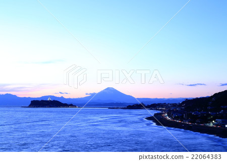 Enoshima island and Mt. Fuji 22064383