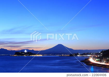 點亮的江之島和富士山 22064406