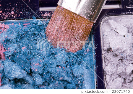 Professional make-up brush on eye shadows palette Professional make-up brush on eye shadows palette 22071740