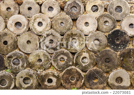 Wall with circular refractory brick embedded Wall with circular refractory brick embedded 22073081