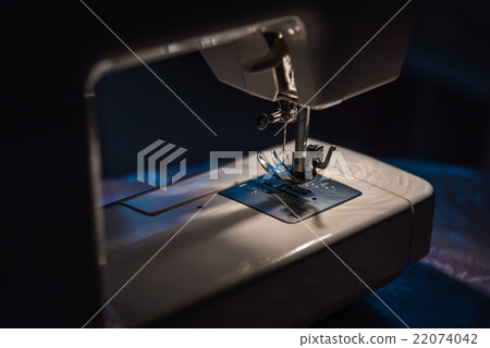 Sewing machine 22074042