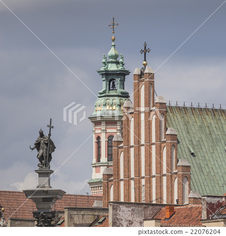 Old town in Warsaw, Poland. The Royal Castle 22076204