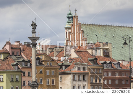 Old town in Warsaw, Poland. The Royal Castle 22076208