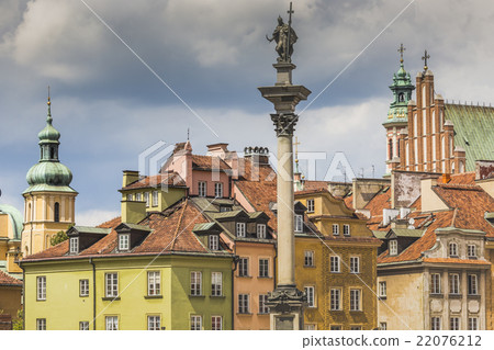 Old town in Warsaw, Poland. The Royal Castle Old town in Warsaw, Poland. The Royal Castle 22076212