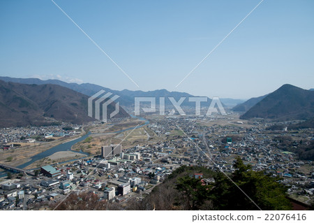 從Kusatsuo城堡廢墟和Ueda盆地的Karasu城堡的看法 從Kusatsuo城堡廢墟和Ueda盆地的Karasu城堡的看法 22076416