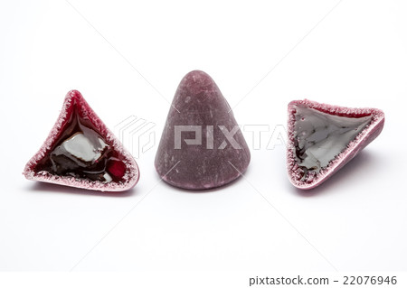 This pyramidal cuberdons 22076946
