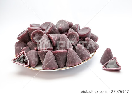 This pyramidal cuberdons This pyramidal cuberdons 22076947