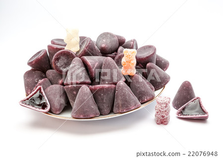 This pyramidal cuberdons This pyramidal cuberdons 22076948