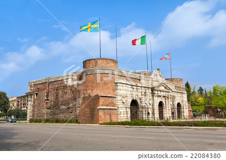Porta Nuova - a monumental city gate of Verona Porta Nuova - a monumental city gate of Verona 22084380