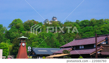 From the fresh green Ouno castle station emerging in the blue sky 22088760