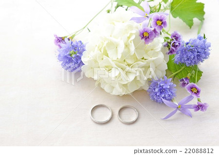 Flowers and marriage rings 22088812