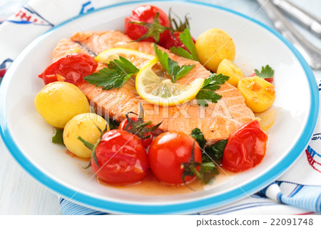 Fried Salmon  with vegetables. 22091748