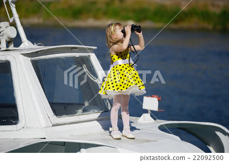 little sweet girl on yacht little sweet girl on yacht 22092500