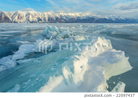 Large blocks of ice crack. 22097437