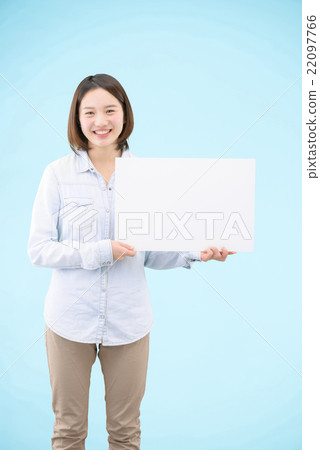 白色背面圖片的休閒裝20年代女性 22097766